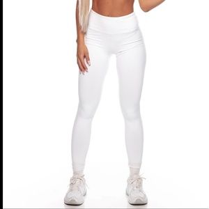 White saski leggings